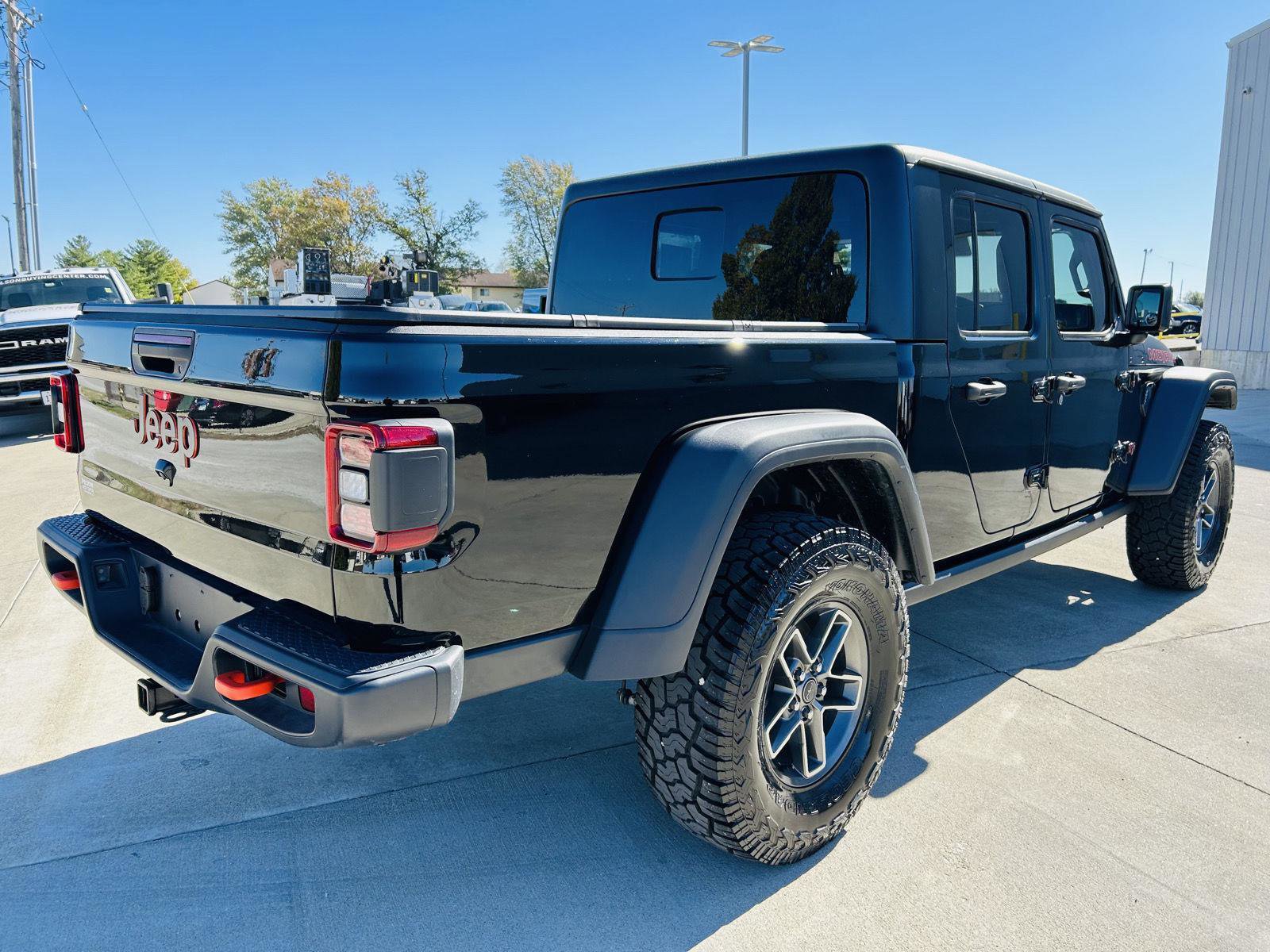 Used 2024 Jeep Gladiator Mojave w/ Technology Group image 37