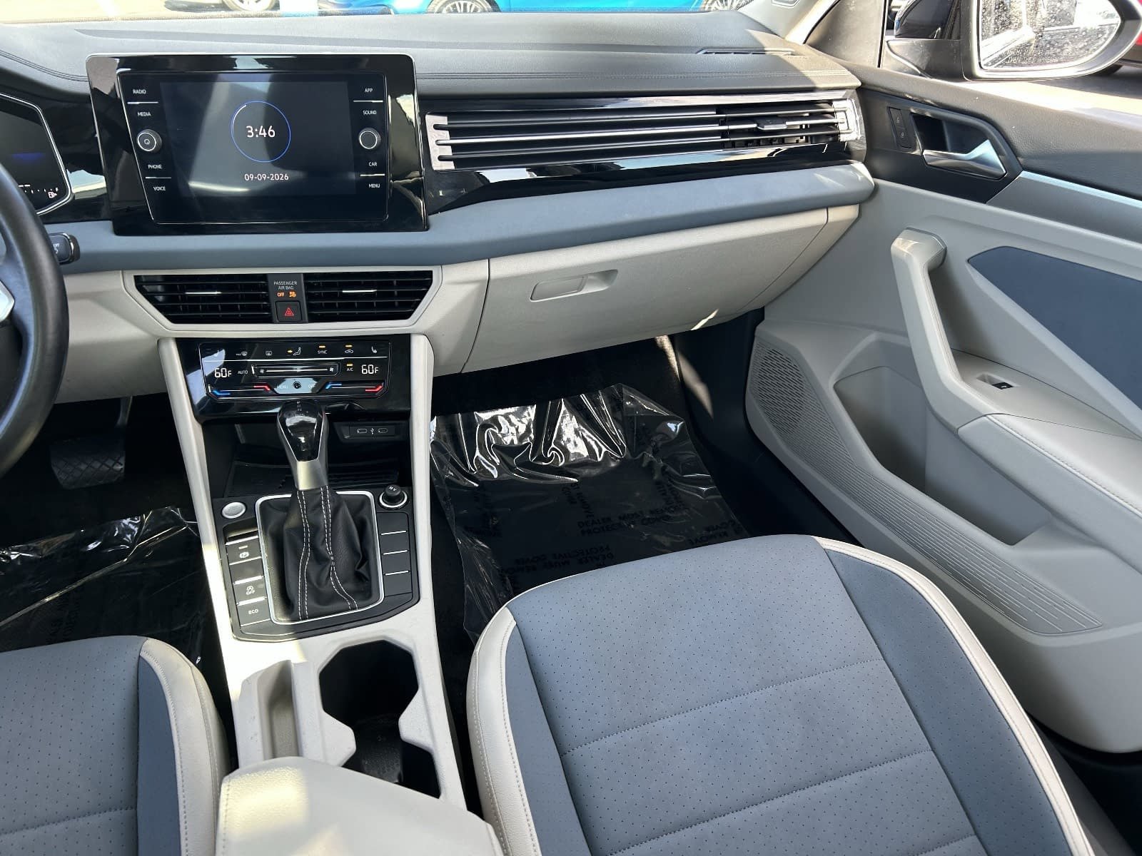 Used 2025 Volkswagen Jetta SE FWD image 19