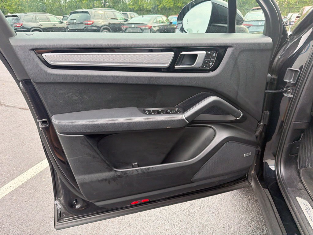 Used 2022 Porsche Cayenne S AWD/4WD image 18