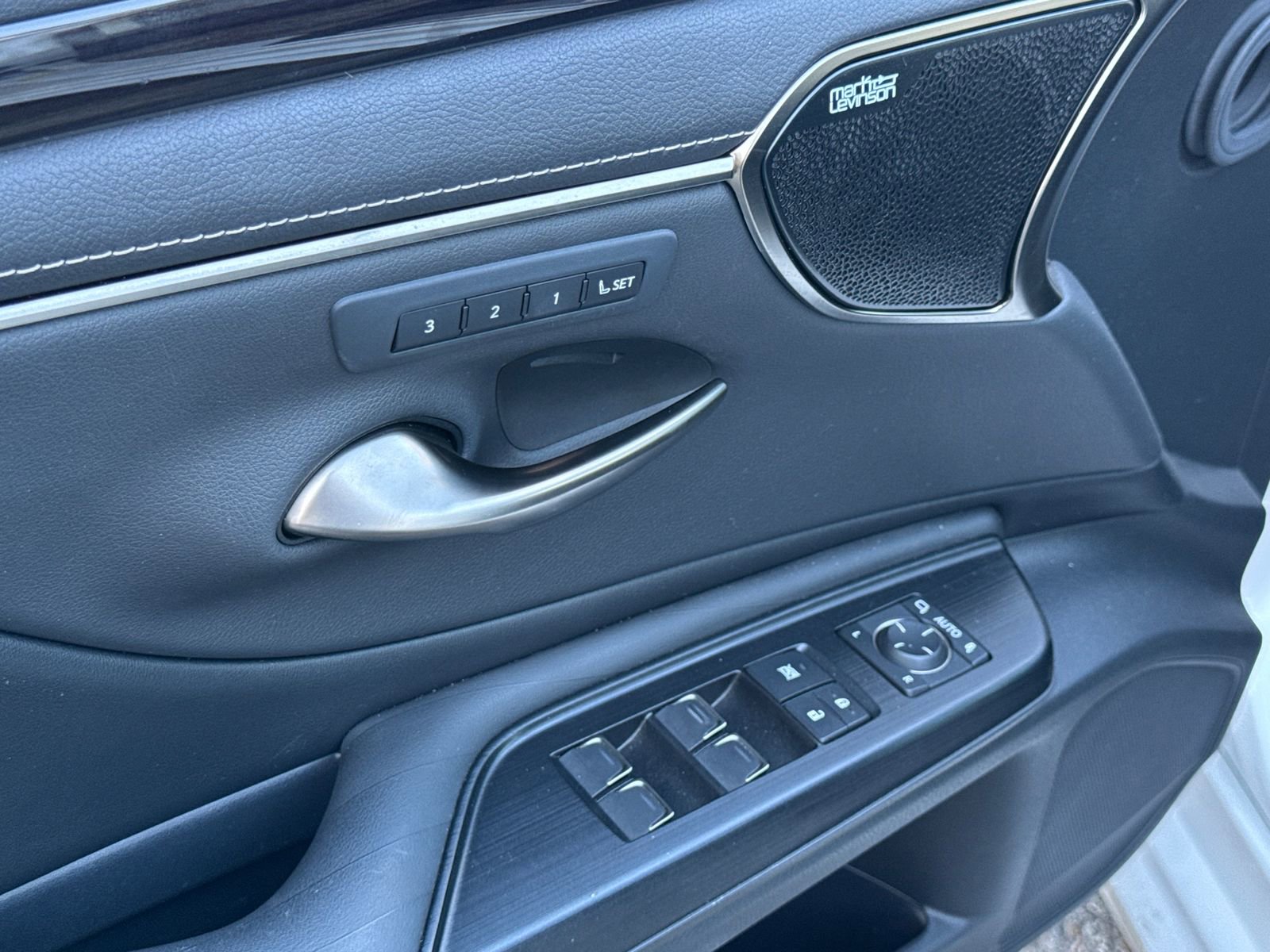 Used 2021 Lexus ES 350 Luxury w/ Accessory Package 2 image 18