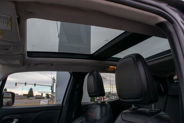 Used 2019 Jeep Renegade Trailhawk image 18