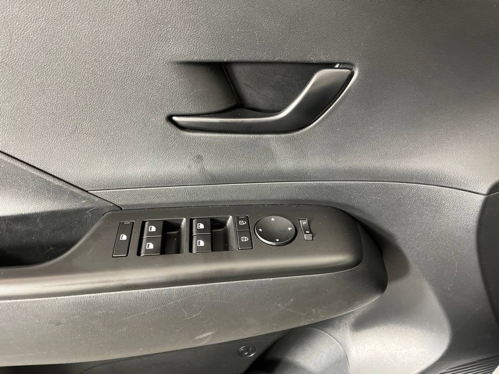 Used 2025 Hyundai Kona SEL AWD/4WD image 24