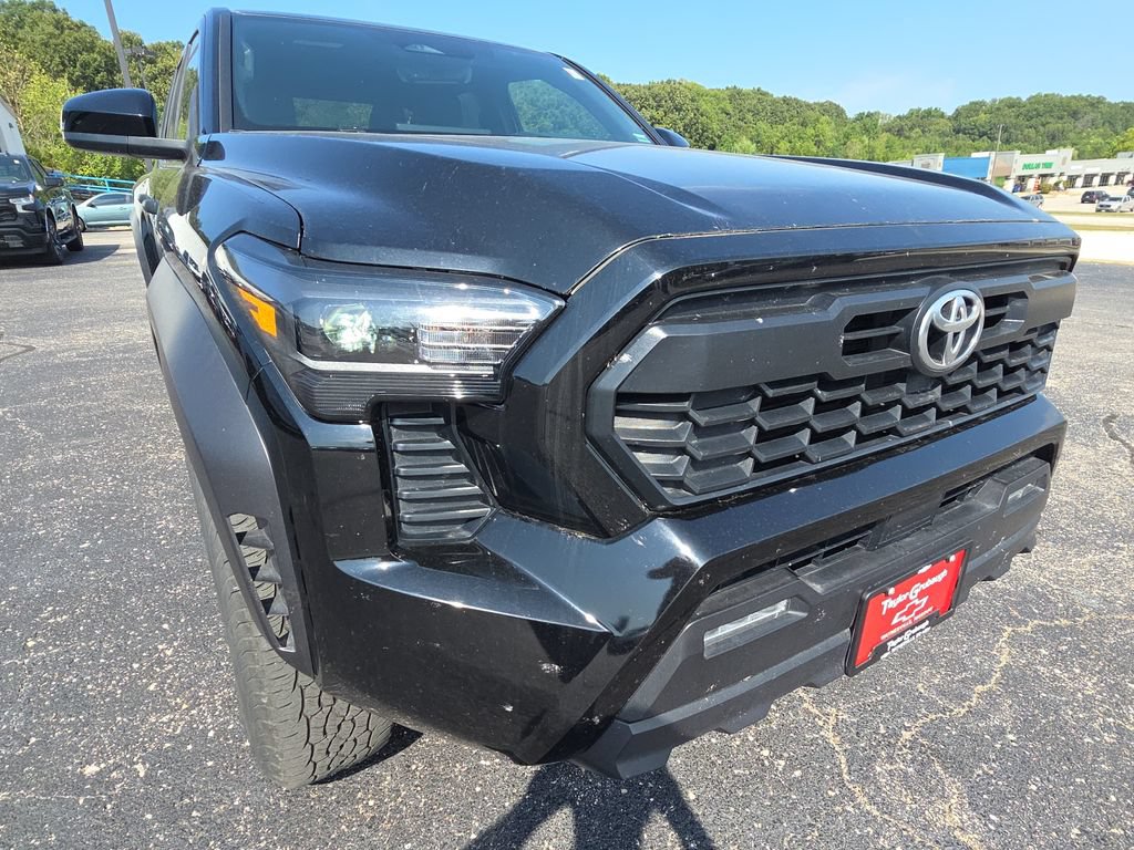 Used 2025 Toyota Tacoma TRD Off-Road AWD/4WD image 13