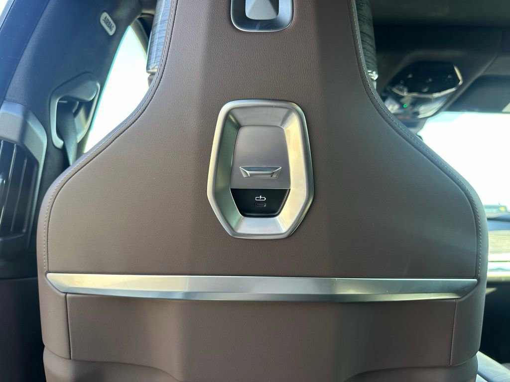 Certified 2025 BMW 760i xDrive w/ Luxury Rear Seating Package image 23