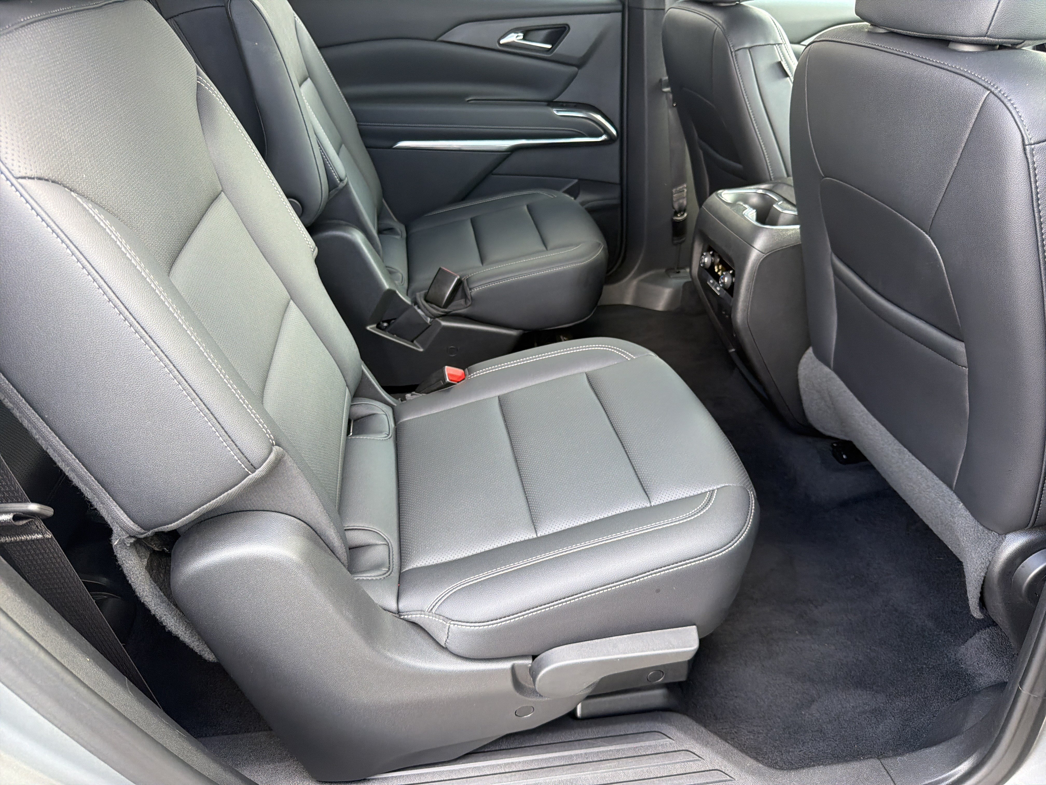 Used 2025 Chevrolet Traverse LT AWD/4WD image 26