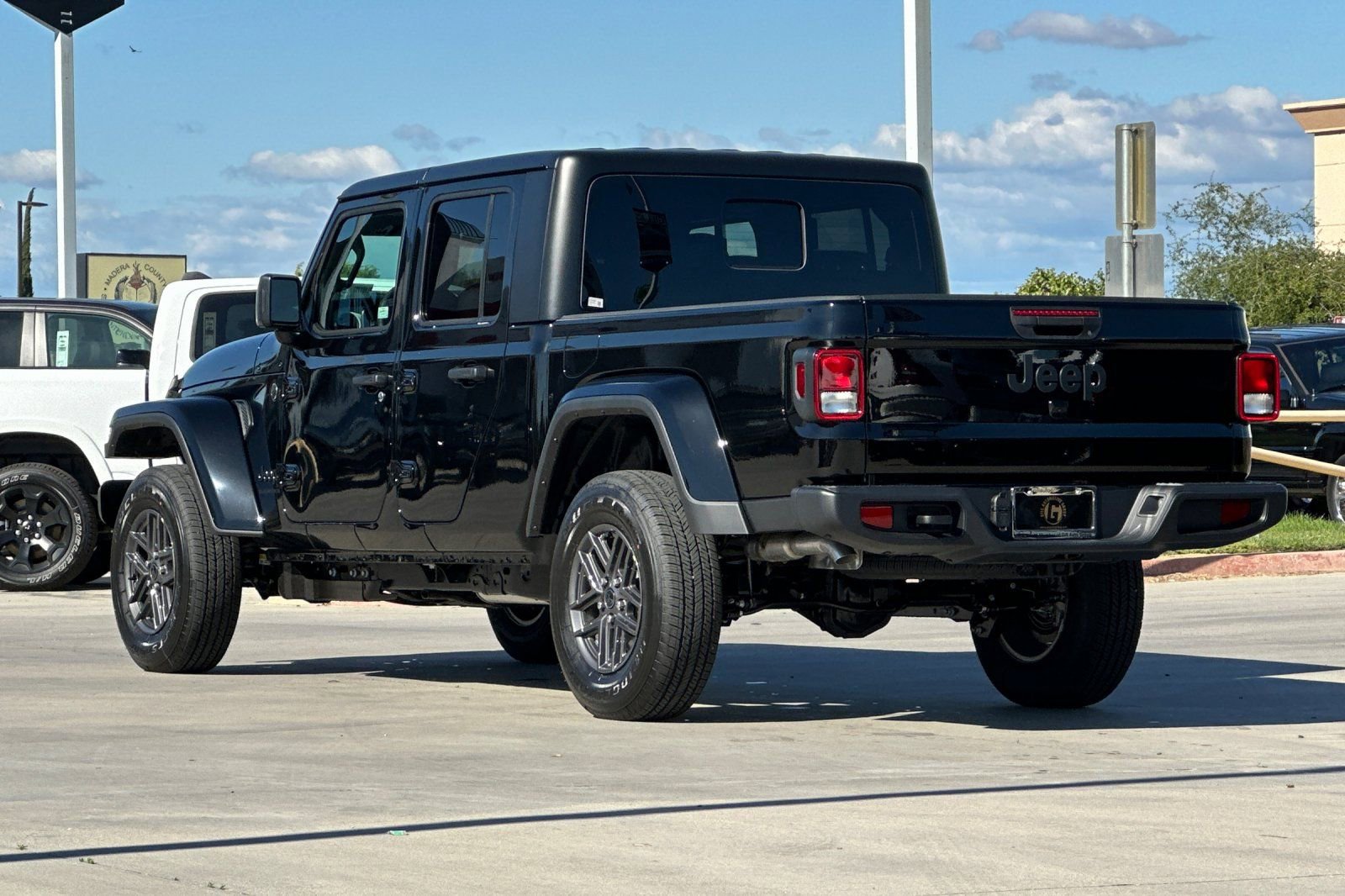 New 2026 Jeep Gladiator Sport AWD/4WD image 4