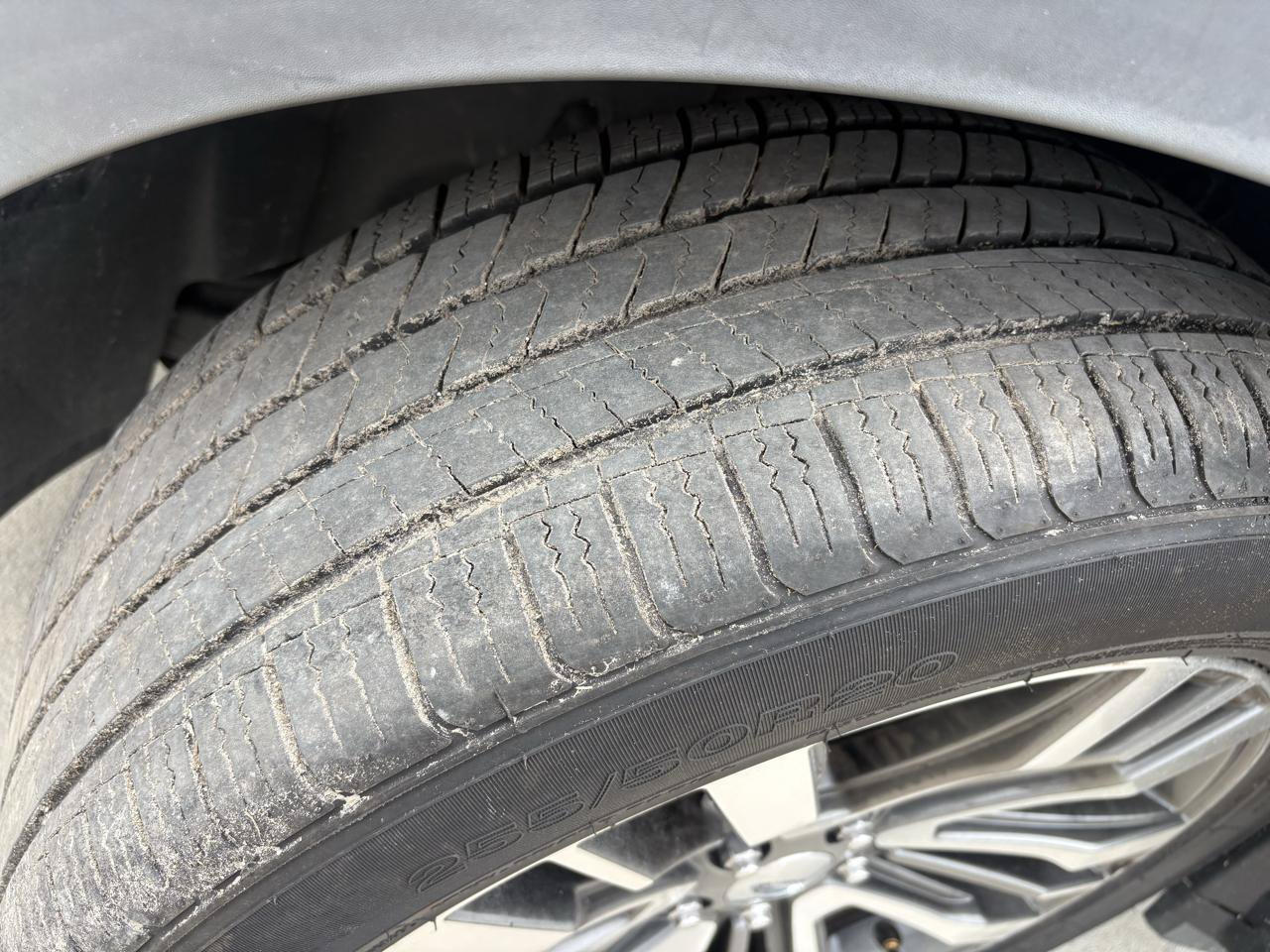 Used 2018 Ford Explorer Platinum AWD/4WD image 36