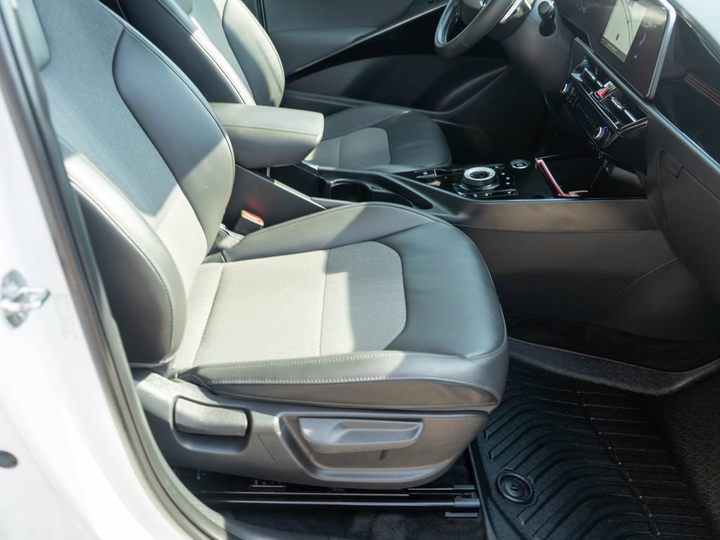 Certified 2023 Kia Niro Wind w/ Wind Preserve Package FWD image 10