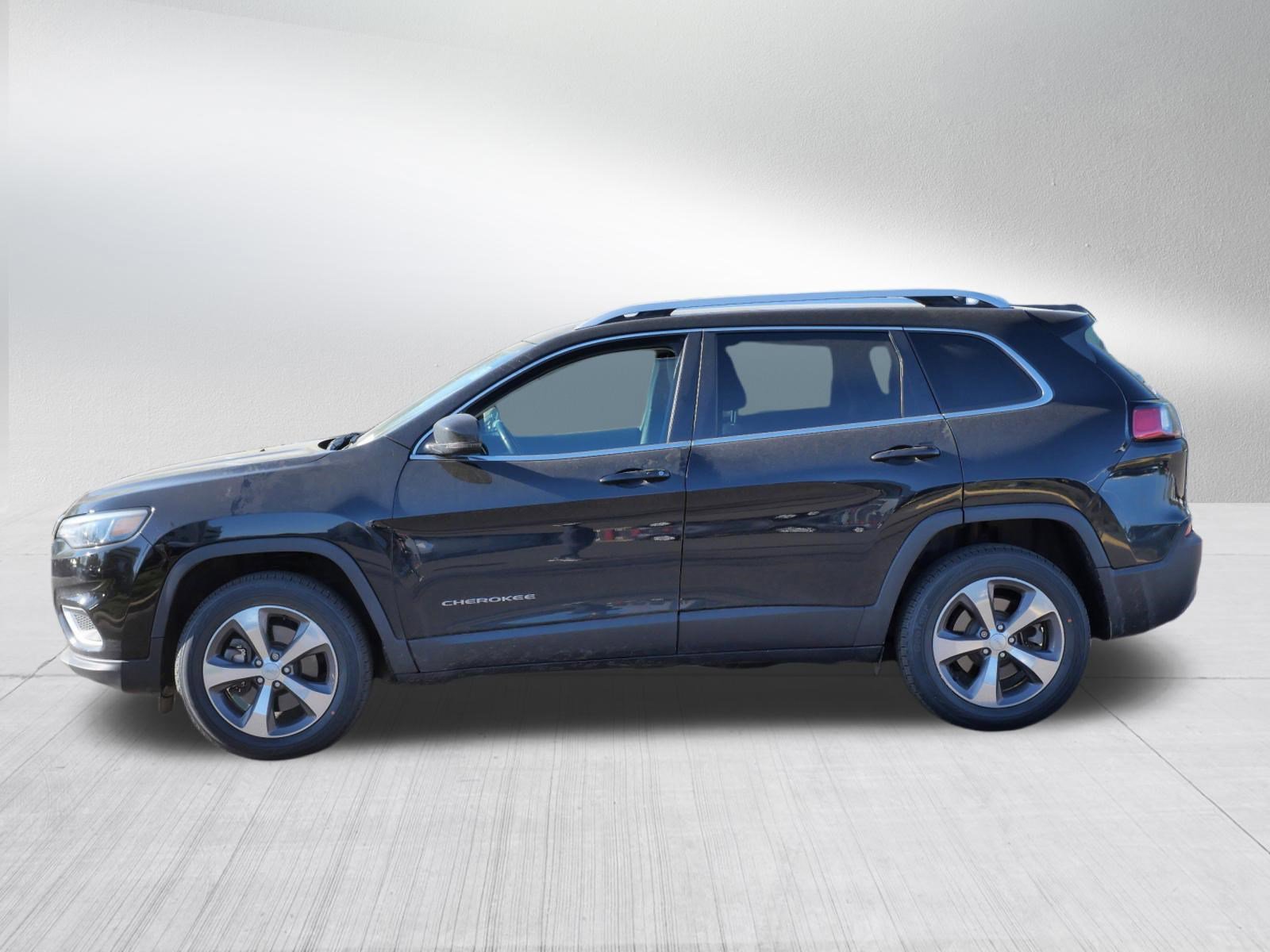 Used 2019 Jeep Cherokee Limited AWD/4WD image 4