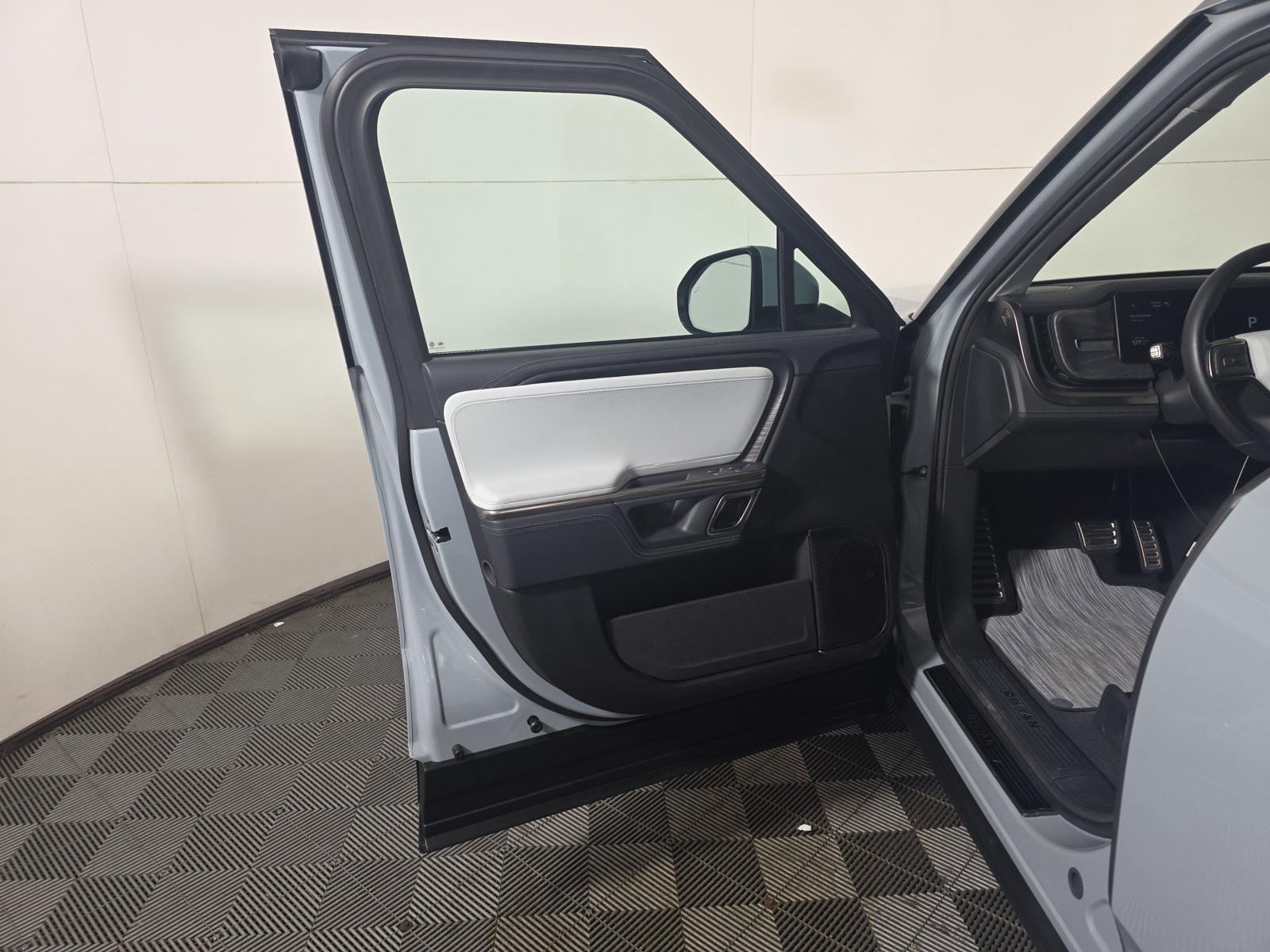 Used 2024 Rivian R1S Adventure Quad AWD/4WD image 50