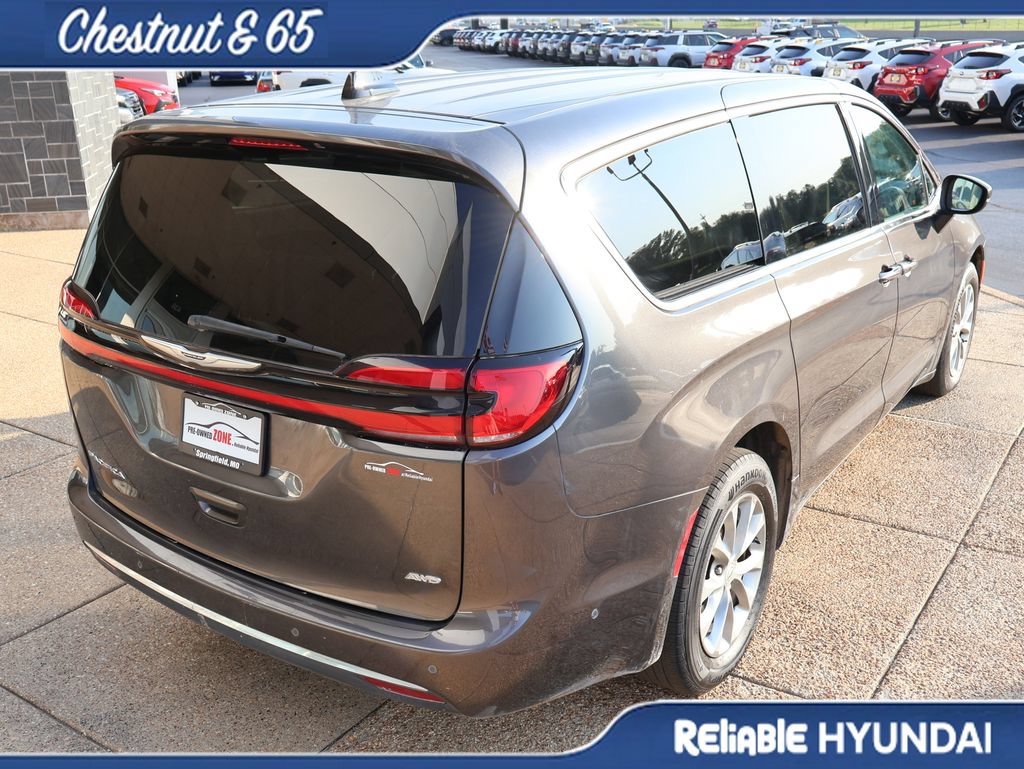 Used 2023 Chrysler Pacifica Touring-L AWD/4WD image 6