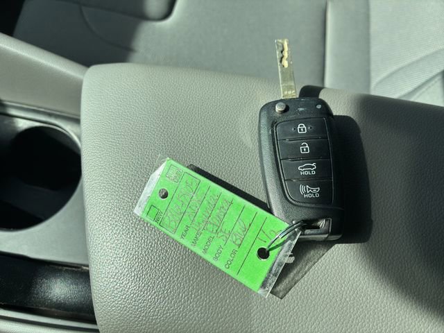 Used 2025 Hyundai Elantra SE image 23