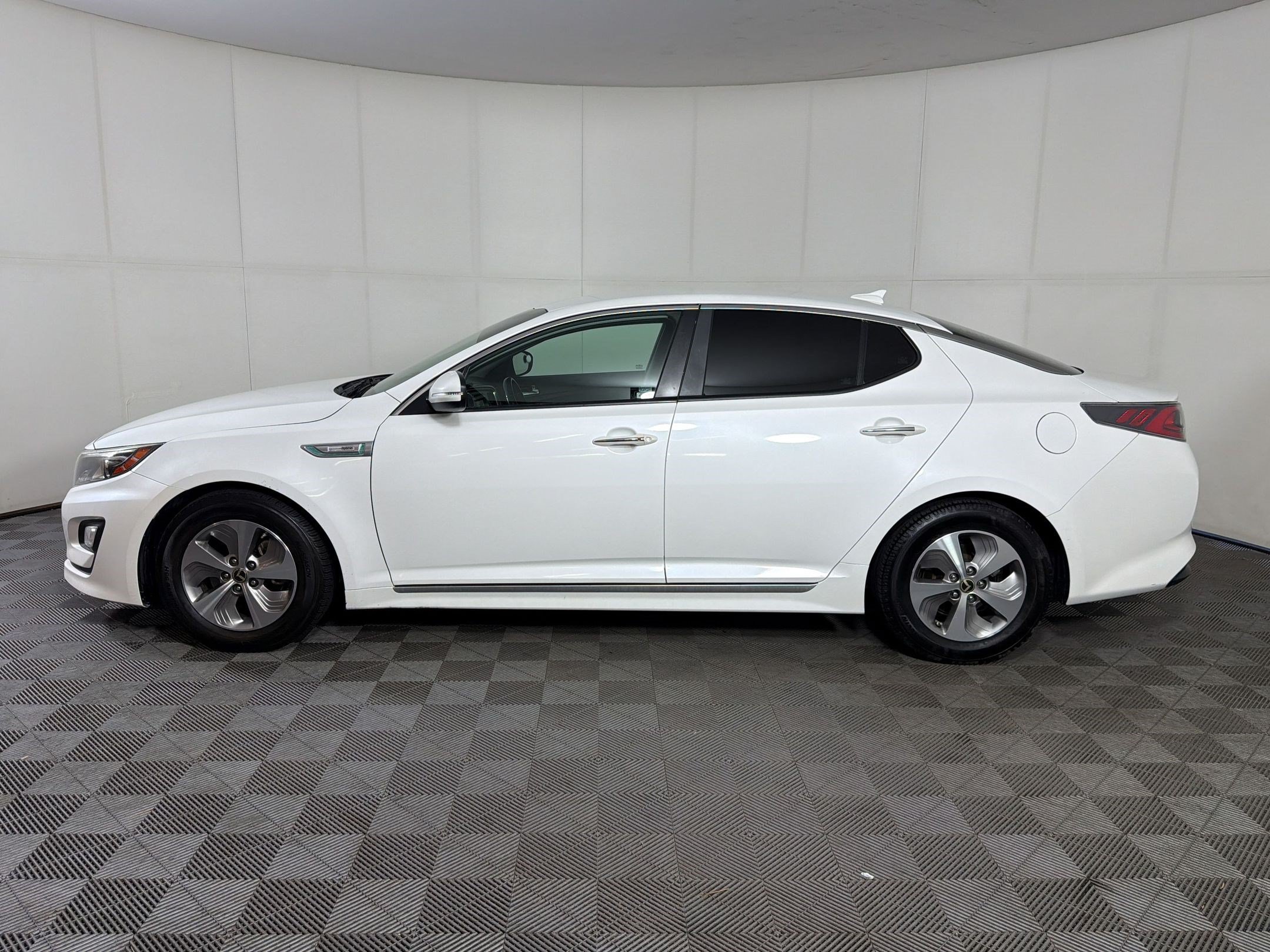 Used 2016 Kia Optima Hybrid FWD image 2