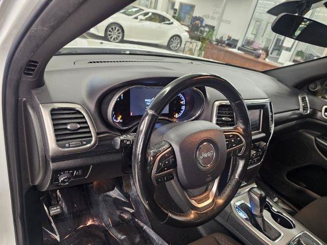 Used 2020 Jeep Grand Cherokee Laredo AWD/4WD image 11