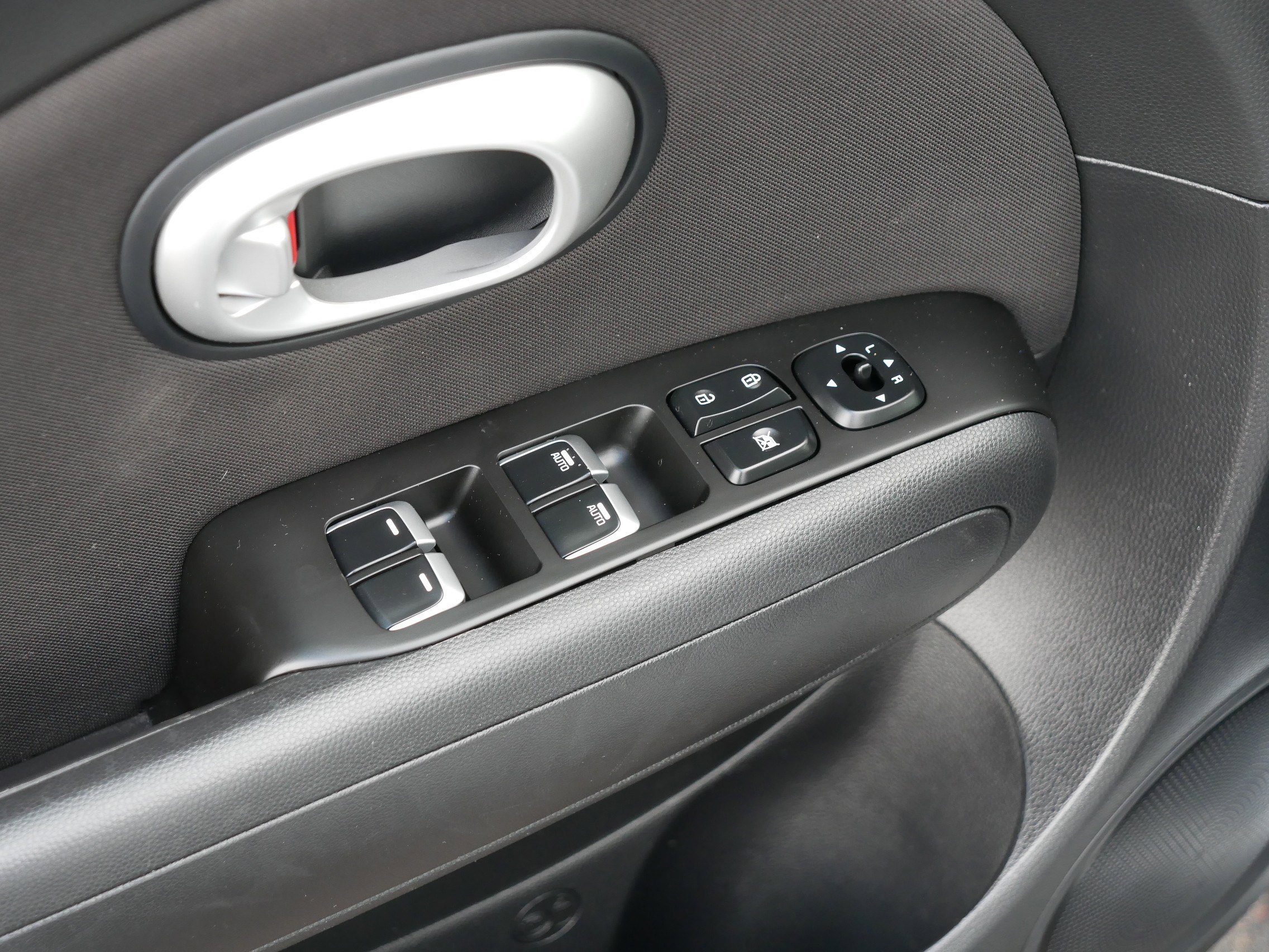 Used 2018 Kia Soul + image 19