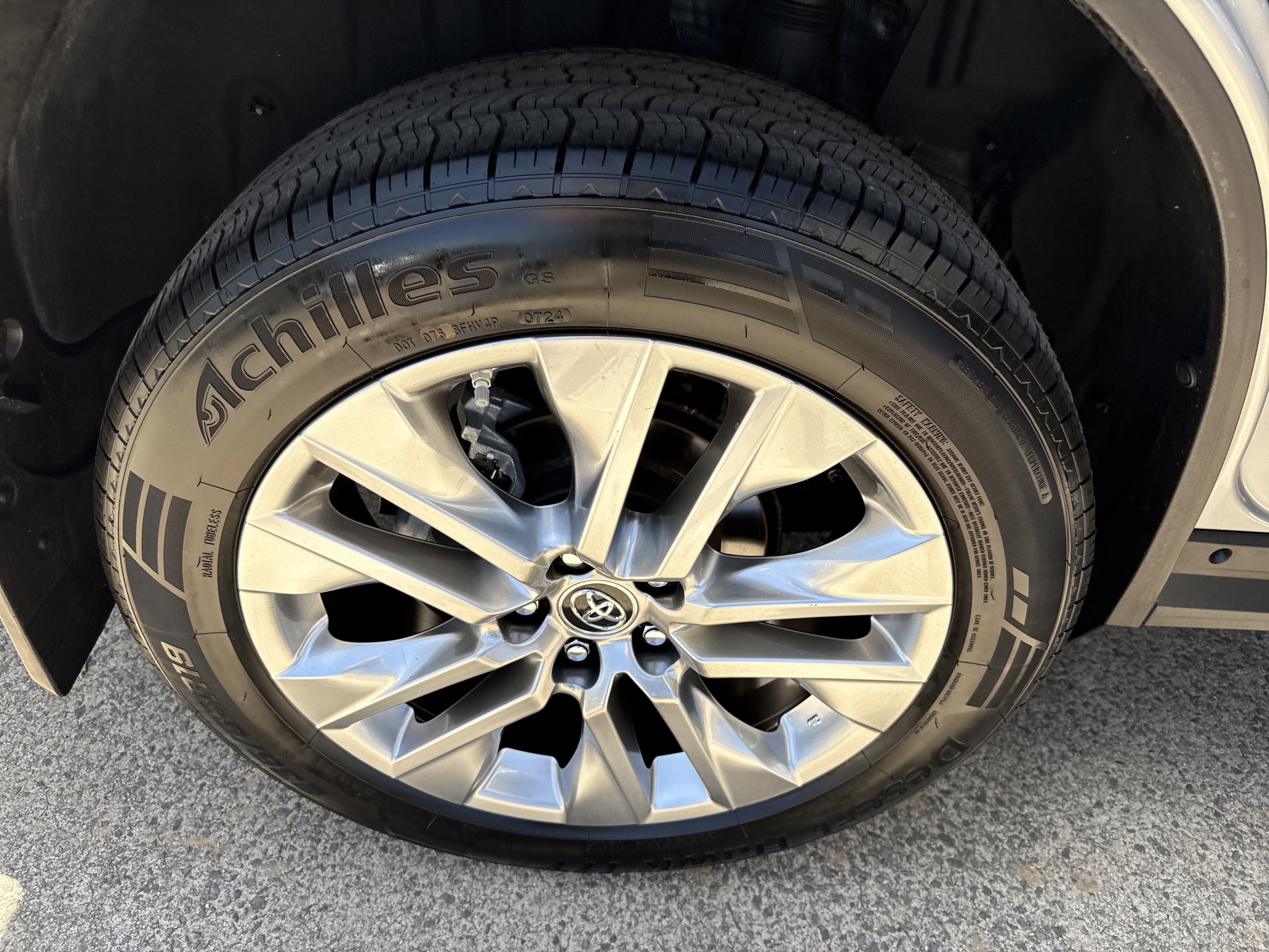 Used 2019 Toyota RAV4 XLE Premium w/ Cold Weather Package AWD/4WD image 17