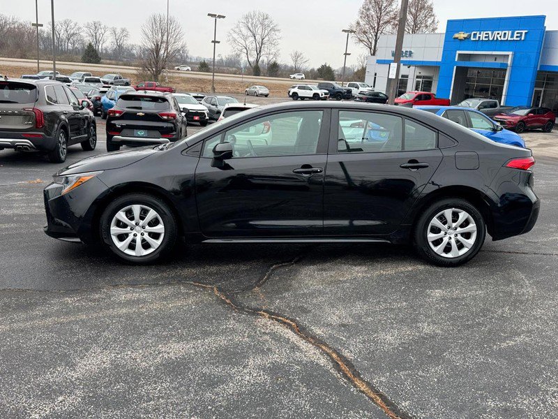 Used 2025 Toyota Corolla LE image 3
