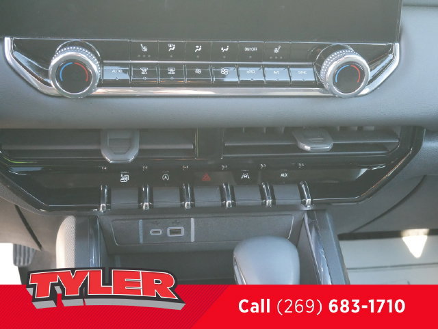 Used 2024 GMC Canyon Elevation w/ Elevation Premium Package AWD/4WD image 26