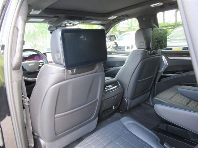 Used 2025 Cadillac Escalade Sport Platinum AWD/4WD image 17