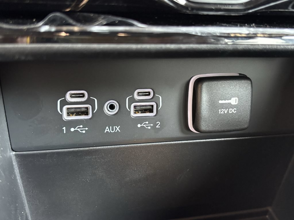 New 2026 Jeep Grand Cherokee Limited w/ Limited Altitude Package AWD/4WD image 17