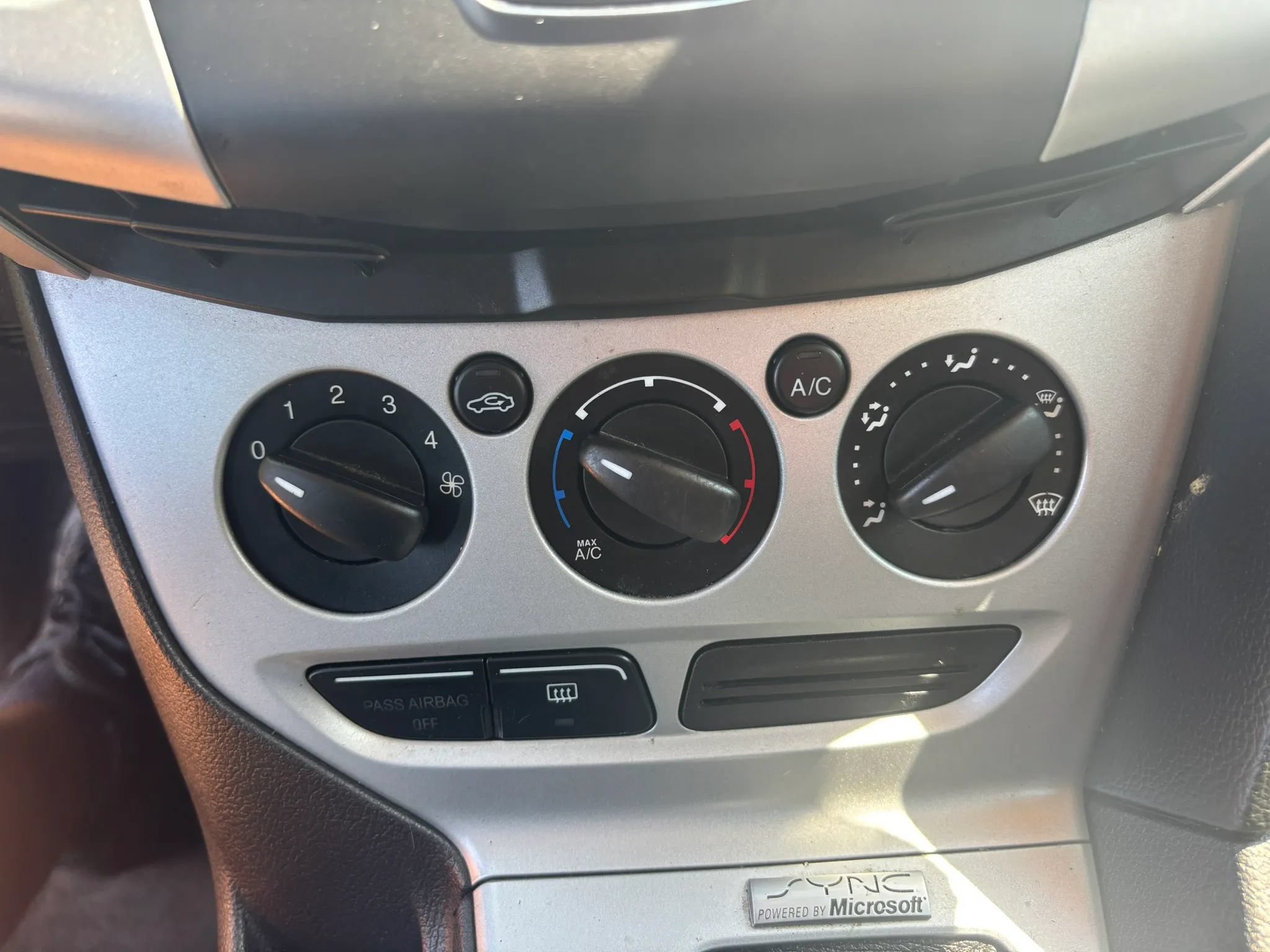 Used 2014 Ford Focus SE FWD image 19