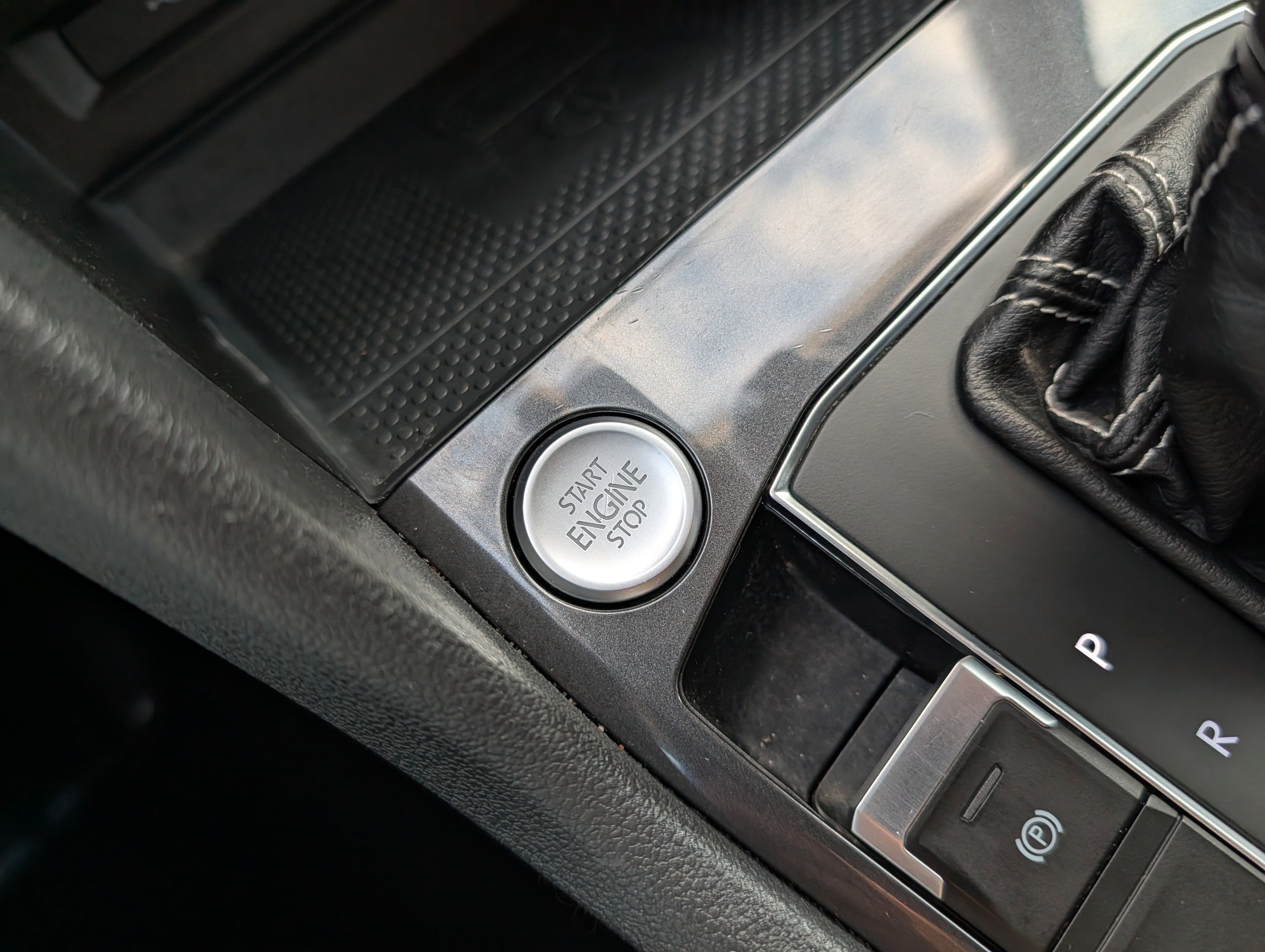 Used 2021 Volkswagen Tiguan SE image 29