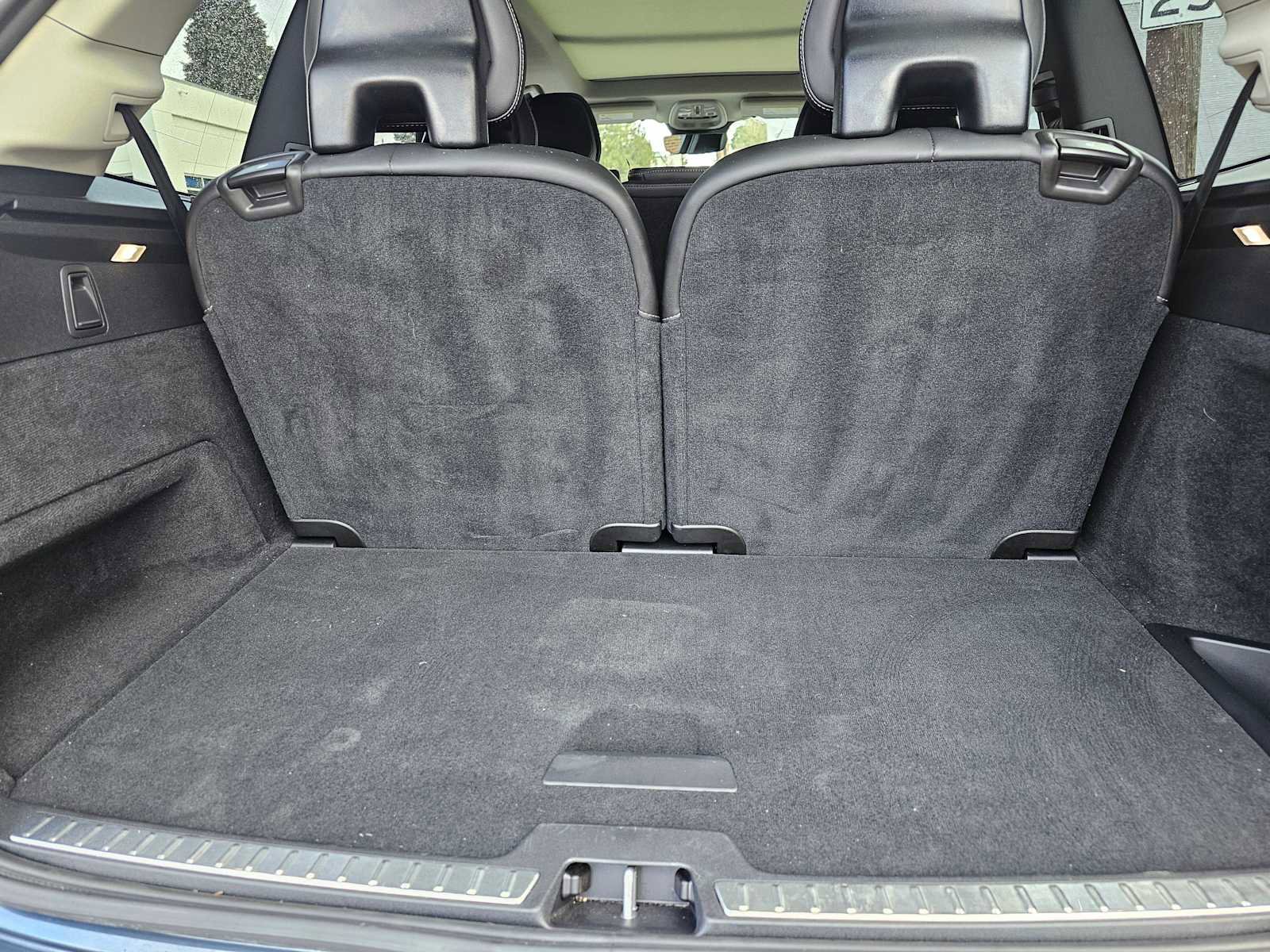 Certified 2024 Volvo XC90 B6 Ultimate w/ Protection Package Premier image 24