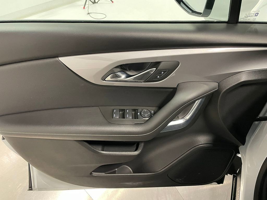 Used 2025 Chevrolet Blazer LT image 18