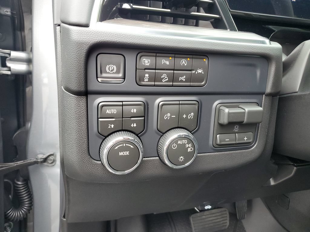 New 2026 Chevrolet Suburban LS w/ LPO, Dark Essentials Package AWD/4WD image 24