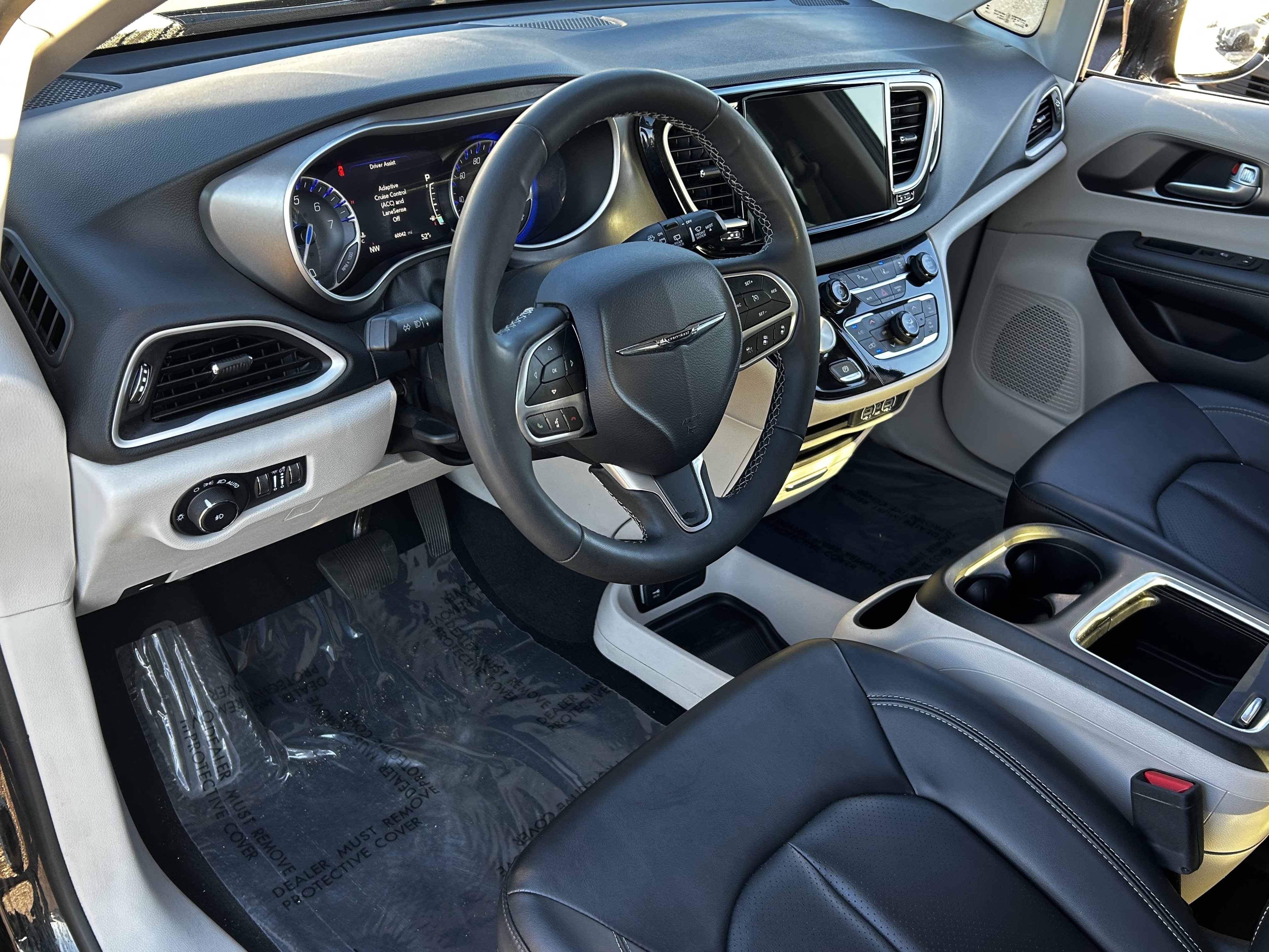 Certified 2024 Chrysler Pacifica Touring-L image 17