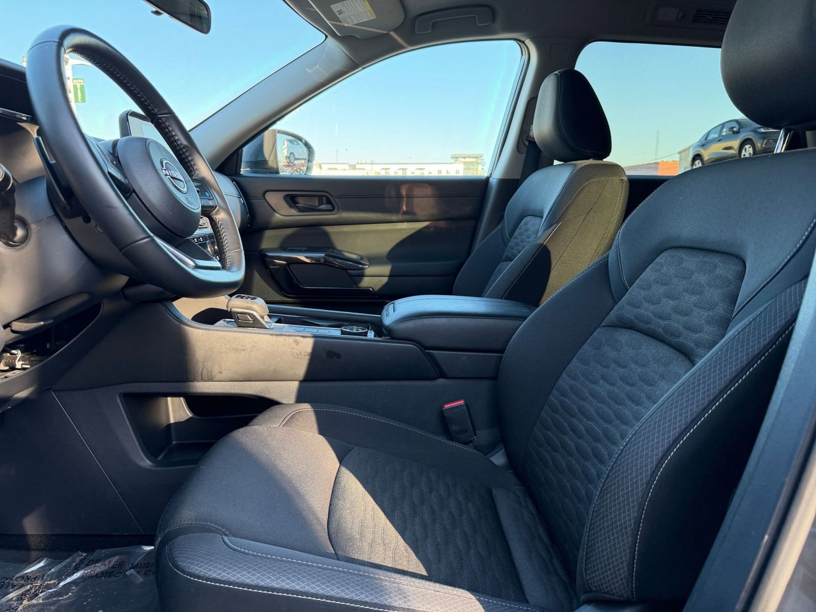 Used 2025 Nissan Pathfinder SV image 29