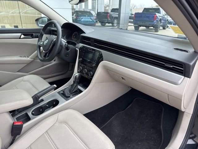 Used 2022 Volkswagen Passat 2.0T SE image 33