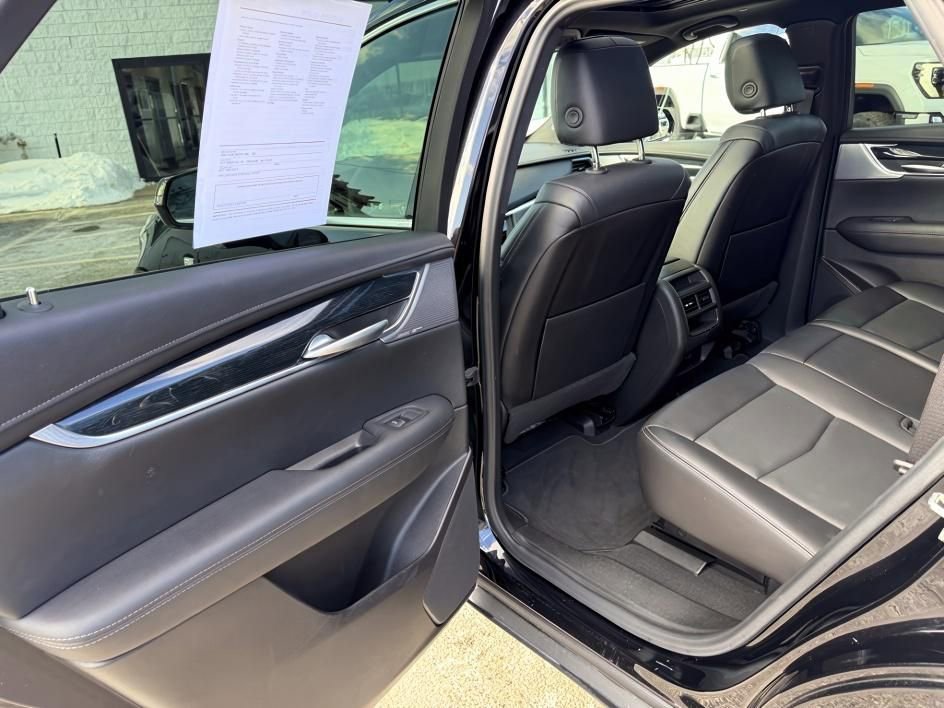 Used 2025 Cadillac XT5 Premium Luxury image 11