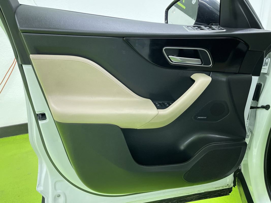 Used 2019 Jaguar F-PACE Premium image 16