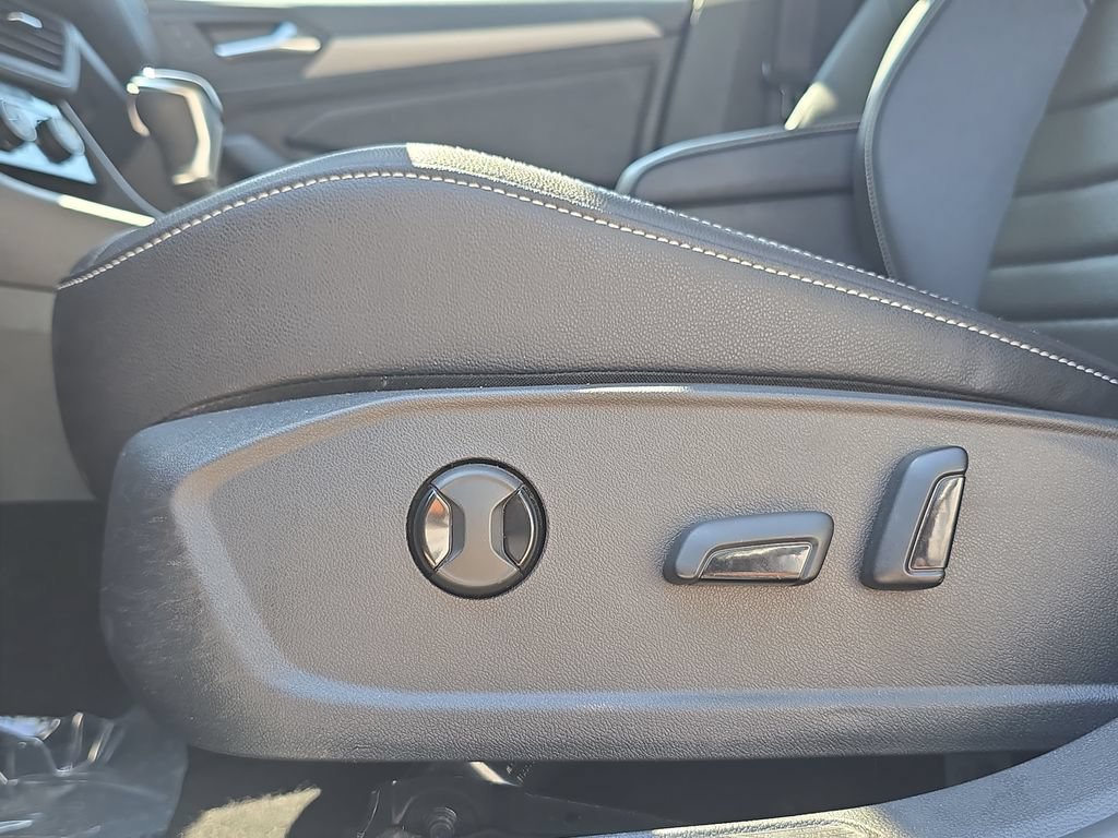 Used 2024 Volkswagen Jetta SE FWD image 27