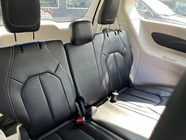 Certified 2023 Chrysler Pacifica Touring-L FWD image 13