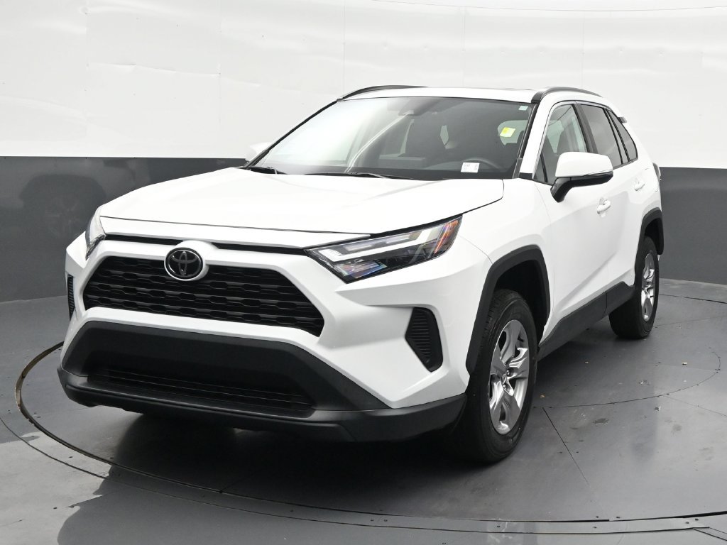 Used 2022 Toyota RAV4 XLE w/ Convenience Package FWD image 9