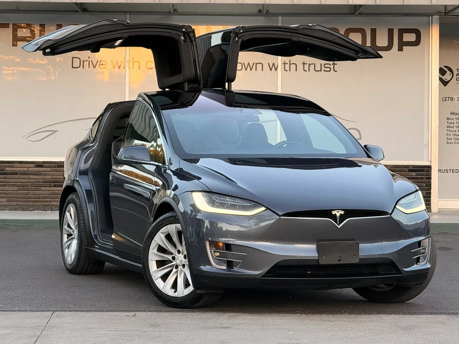Used 2018 Tesla Model X 75D AWD/4WD image 3