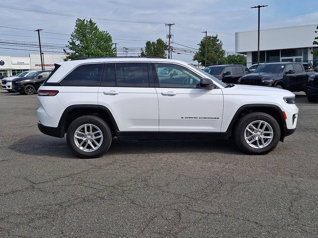 Used 2023 Jeep Grand Cherokee Laredo X AWD/4WD image 10