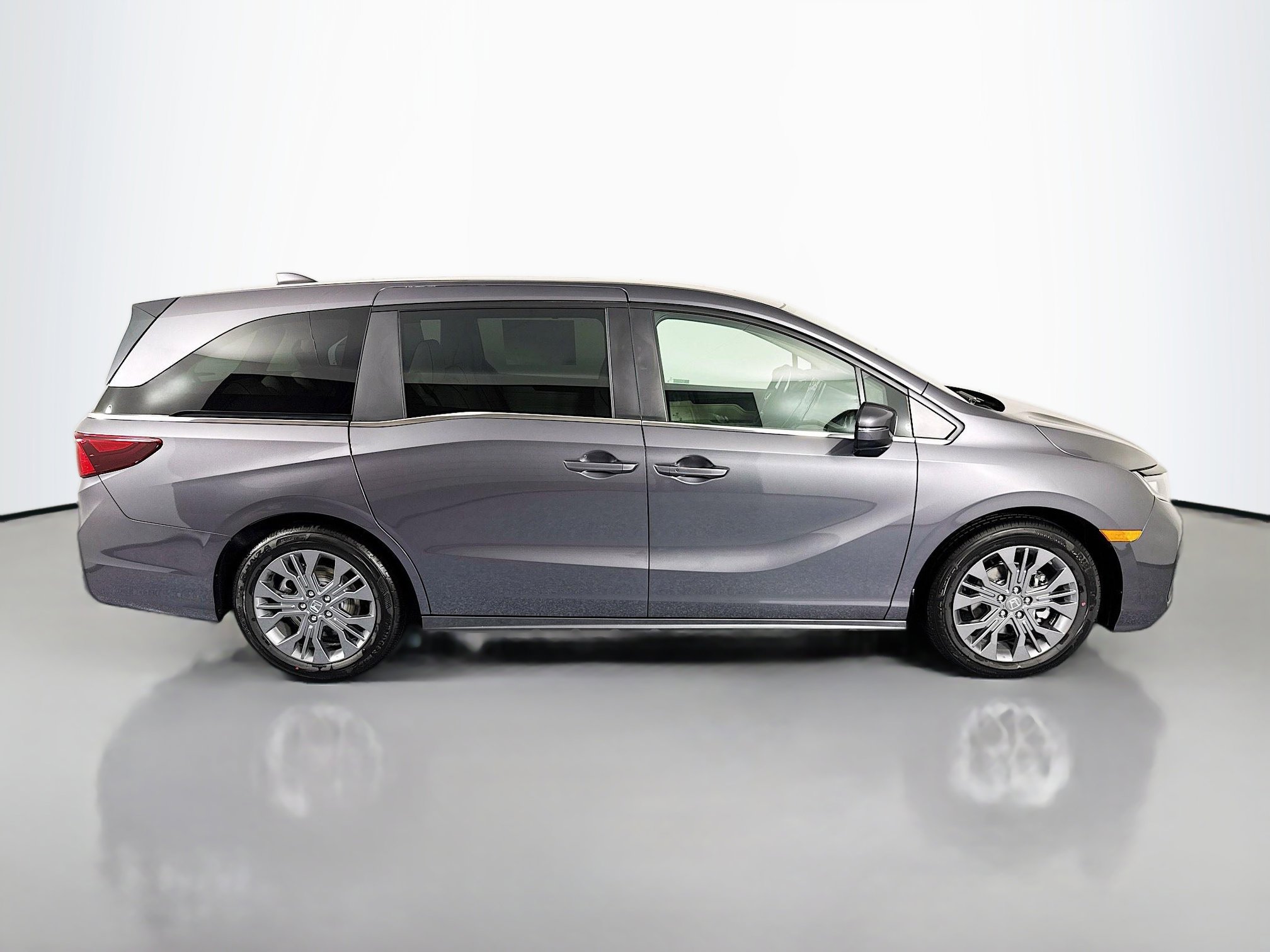 New 2026 Honda Odyssey Touring image 4