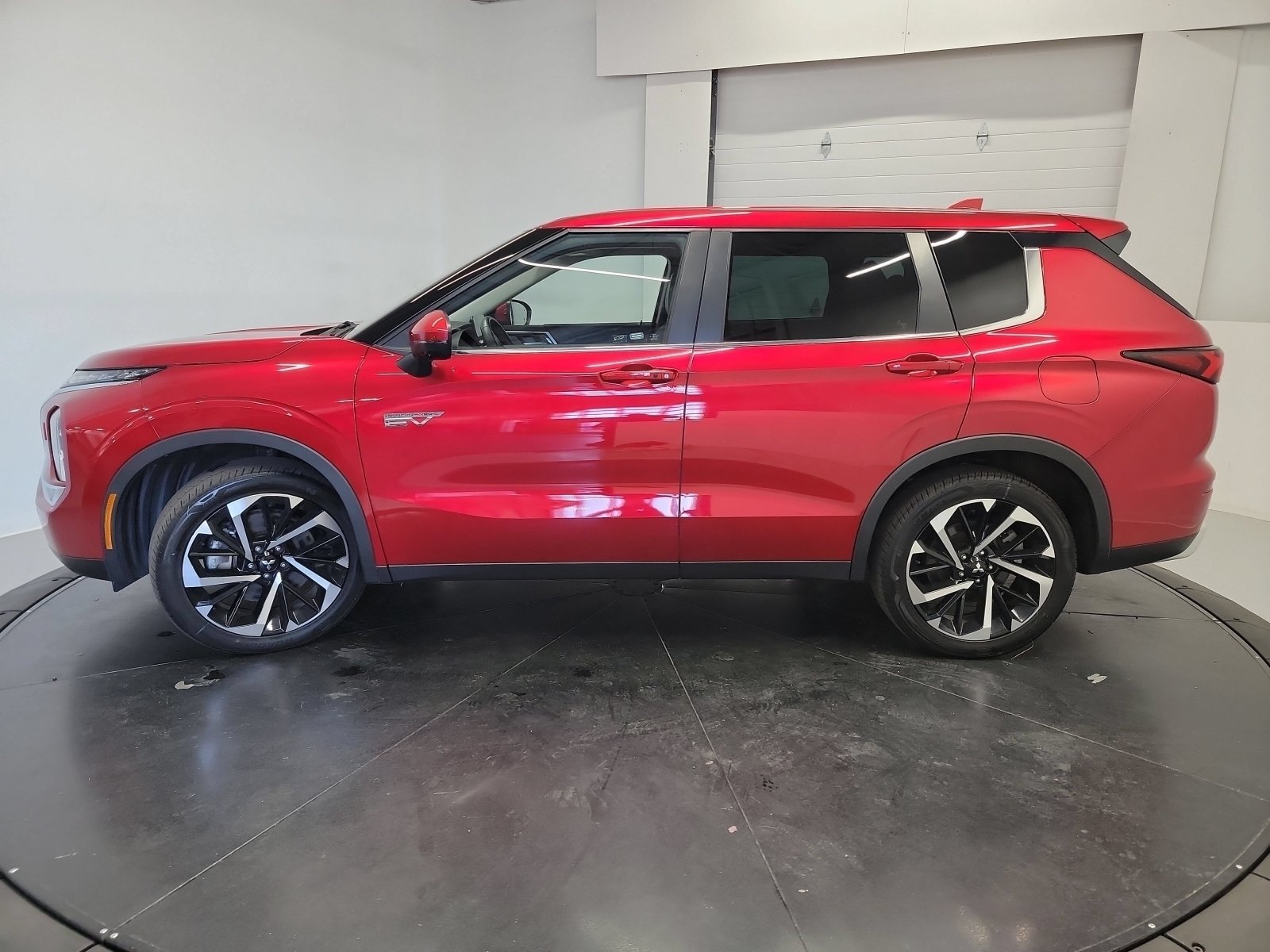 Used 2023 Mitsubishi Outlander SE AWD/4WD image 4