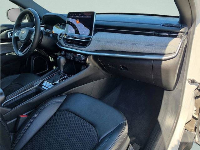 Certified 2024 Jeep Compass Latitude image 36