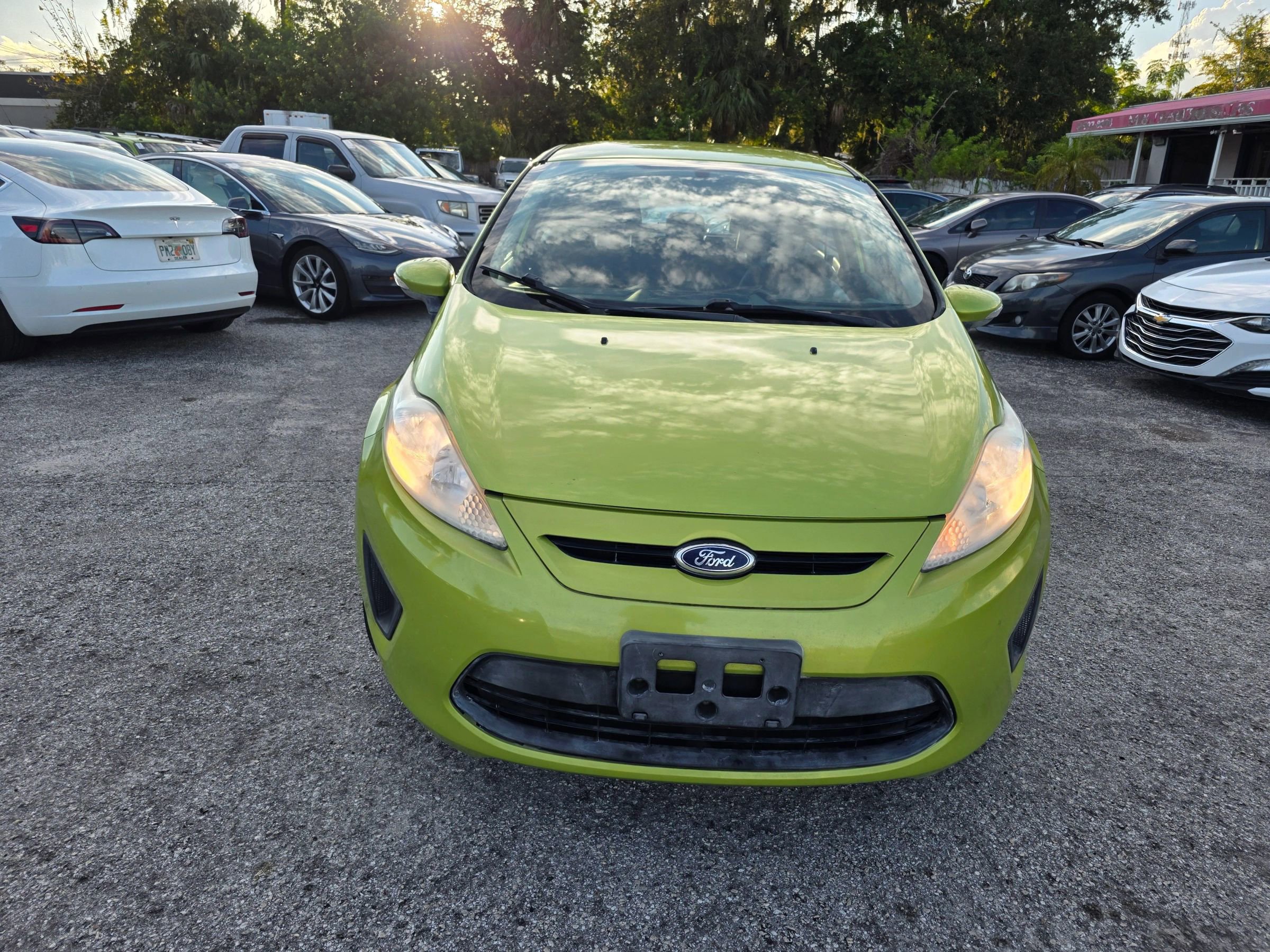 Used 2013 Ford Fiesta SE FWD image 2