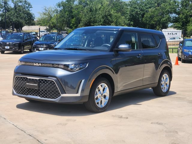 Certified 2025 Kia Soul LX w/ LX Technology Package FWD image 3