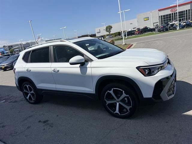 New 2025 Volkswagen Taos SEL image 7