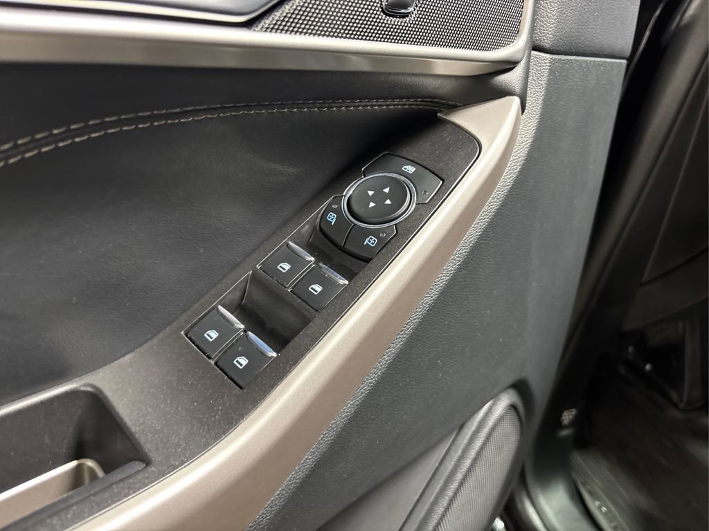 Used 2023 Ford Explorer XLT image 34