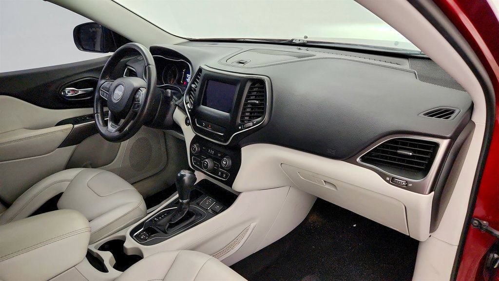 Used 2020 Jeep Cherokee Latitude Plus FWD image 25