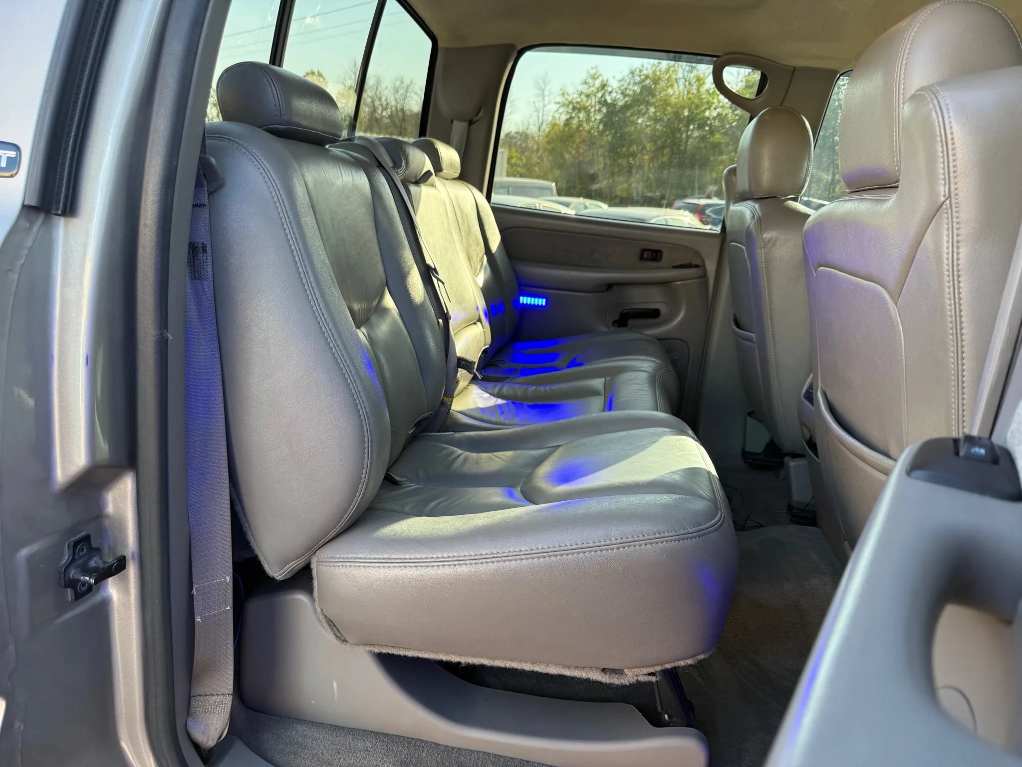 Used 2003 GMC Sierra 2500 SLT w/ SLT Preferred Equipment Group AWD/4WD image 46