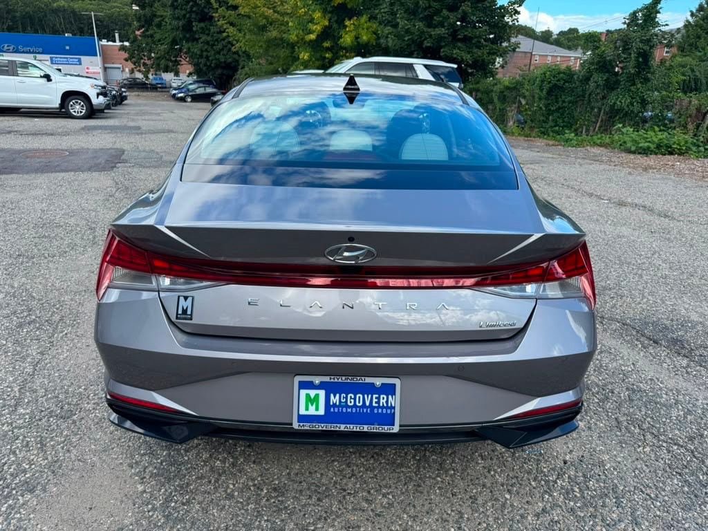 Certified 2023 Hyundai Elantra Limited FWD image 5