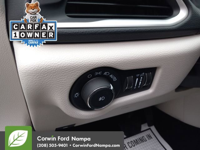 Used 2024 Chrysler Pacifica Touring-L image 13